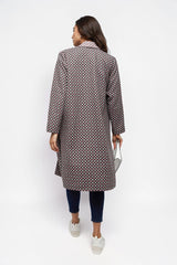 ALBANA New York longline open front coat with geometric print, worn by a model from behind with jeans and sneakers.